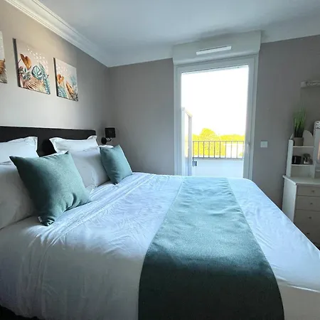 Διαμέρισμα Luxury For 4 People *